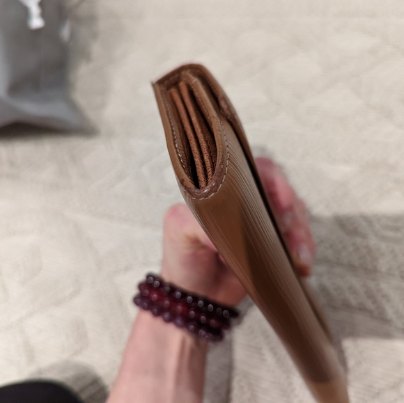 Luis Vuitton Epi Wallet - Picture 7 of 14